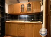 Prodej bytu 1+1 34 m Praha 6 - Dejvice, snížené přízemí s výhledem do zahrady, cena 5300000 CZK / objekt, nabízí 