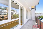 2+kk 55 m2 s lodžií 8 m2 a s garážovým stáním, cena 8490000 CZK / objekt, nabízí 