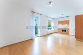 Byt k prodeji 1+kk s balkonem, 41 m2, OV, Praha 10 - Uhříněves, ul. Václava Trojana, cena 5690000 CZK / objekt, nabízí 