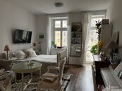 Pronájem bytu 1+kk, balkon,1.patro, okna do vnitrobloku, Korunní ulice, Praha 2, cena 18300 CZK / objekt / měsíc, nabízí Miroslava Zemanová