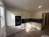 Pronájem nově zrekonstruovaného bytu 2+1, 65 m2, Krupská, Praha 10 - Strašnice, cena 29000 CZK / objekt / měsíc, nabízí Miroslava Zemanová