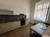 Pronájem luxusního a podstatně zařízeného bytu 3+1 v prestižní lokalitě ul. Štěpánská, Praha 1, cena 31000 CZK / objekt / měsíc, nabízí Miroslava Zemanová