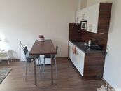 Studio, 1+kk, 30 m2, velmi pěkné bydlení. U metra Budějovická., cena 16000 CZK / objekt / měsíc, nabízí Miroslava Zemanová