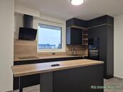 Pronájem bytu 3+kk, 83 m + 2 balkony, Praha 9 Prosek (ul. Návarovská), cena 35000 CZK / objekt / měsíc, nabízí Můj domov REALITY s.r.o.