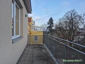 Pronájem mezonetového bytu 4+kk, 100 m s terasou a klimatizací, saunou, ul Plzeňská., cena 39000 CZK / objekt / měsíc, nabízí 