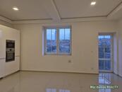 Pronájem mezonetového bytu 4+kk, 100 m s terasou a klimatizací, saunou, ul Plzeňská., cena 39000 CZK / objekt / měsíc, nabízí 