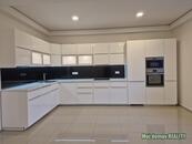 Pronájem mezonetového bytu 4+kk, 100 m s terasou a klimatizací, saunou, ul Plzeňská., cena 39000 CZK / objekt / měsíc, nabízí 