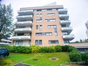 Nabízíme k pronájmu exkluzivní, slunný a moderní byt o dispozici 2+kk a celkové ploše 56 m²., cena 24950 CZK / objekt / měsíc, nabízí Můj domov REALITY s.r.o.