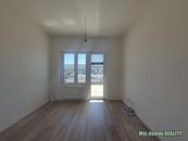 Pronájem bytu 2+kk s prostornou terasou, Praha Hostivař. U továren., cena 20000 CZK / objekt / měsíc, nabízí Můj domov REALITY s.r.o.