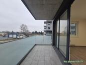 Pronájem bytu 3+kk, 83 m + 2 balkony, Praha 9 Prosek (ul. Návarovská 44), cena 39000 CZK / objekt / měsíc, nabízí Můj domov REALITY s.r.o.
