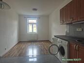Nabízíme k pronájmu světlý a útulný byt 1+kk, domu bez výtahu, v oblíbené lokalitě Praha 9 ., cena 20500 CZK / objekt / měsíc, nabízí Můj domov REALITY s.r.o.