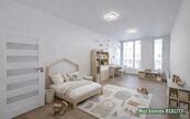 Pronájem bytu 3+kk, 92 m² + lodžie, garáž, sklep, Raichlova, Praha 5 Stodůlky., cena 35000 CZK / objekt / měsíc, nabízí Můj domov REALITY s.r.o.