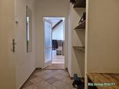 Pronájem prostorného bytu 2+kk Kubánské náměstí, Praha - Vršovice., cena 25000 CZK / objekt, nabízí 
