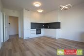 Praha / Lhotka, byt 2+KK s balkónem, sklepem a parkovacím stáním, cena 24900 CZK / objekt / měsíc, nabízí Obchodsrealitami.cz