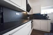 Pronájem bytu 2+KK, ulice Kryšpínova, Praha Štěrboholy, cena 22000 CZK / objekt / měsíc, nabízí Reality Novák