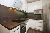Světlý byt 2+1 po rekonstrukci s lodžií - Evropská, Praha 6, cena 21900 CZK / objekt / měsíc, nabízí CENTURY 21 Stereo Reality