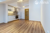 Pronájem bytu 2+kk 43 m2, balkon, Praha - Smíchov, cena 22000 CZK / objekt / měsíc, nabízí Allrisk reality & finance s.r.o.