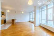 PRODEJ VÝJÍMEČNÉHO BYTU, 3. NADZEMNÍ PODLAŽÍ, 3+KK 75 m2, LODŽIE 3m2, 2 KOUPELNY, PRAHA - VINICE, cena 12990000 CZK / objekt, nabízí Allrisk reality & finance s.r.o.