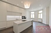 Pronájem luxusního bytu s balkonem: Praha 3 - Vinohrady, Laubova, cena 4192 EUR / objekt / měsíc, nabízí ORION Realit s.r.o.