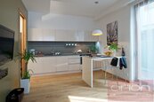 Pronájem bytu s terasou: Praha 2 - Vinohrady, Uruguayská, cena 27000 CZK / objekt / měsíc, nabízí ORION Realit s.r.o.