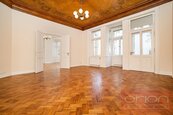 Pronájem luxusního bytu se dvěma balkony: Praha 1 - Staré Město, Pařížská, cena 87000 CZK / objekt / měsíc, nabízí ORION Realit s.r.o.