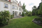 Pronájem bytu ve vile se zahradou, garáží a wellness: Praha 6 - Dejvice, Na Míčánce, cena 78000 CZK / objekt / měsíc, nabízí 