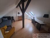 Exkluzivně Vám nabízíme podkrovní byt 1+kk v ulici 5.Května. , cena 13000 CZK / objekt / měsíc, nabízí A. Realitní s.r.o.