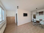 Prodej světlého bytu 1+kk/B (38 m2), Praha 8 -Troja, Hnězdenská, cena 6480000 CZK / objekt, nabízí Maxxus reality