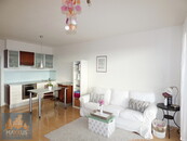 Prodej světlého bytu 1+kk/B (38 m2), Praha 8 -Troja, Hnězdenská, cena 6499000 CZK / objekt, nabízí Maxxus reality