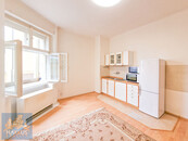Pronájem klidného bytu 1+kk (28 m2) v cihlovém domě, Praha 2 - Nové Město, ul. Ječná, cena 19000 CZK / objekt / měsíc, nabízí Maxxus reality