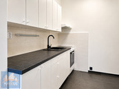 Pronájem bytu 2+kk/L (54 m2), Praha 9 - Hloubětín, Slévačská, cena 22000 CZK / objekt / měsíc, nabízí Maxxus reality
