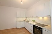 Dlouhodobý podnájem bytu 2+kk s lodžií, parkováním a sklepem v nové Rezidenci U Šárky, cena 23500 CZK / objekt / měsíc, nabízí CENTURY 21 General