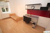 Garsoniera 19m2, u obchodního centra Park Hostivař, koupelna v bytě, wc přes chodbu, cena 10000 CZK / objekt / měsíc, nabízí Novaspol, s.r.o.