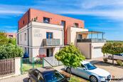 Prodej bytu 3+kk s parkovacím stáním a zahrádkou, 74 m2, Špeciánova 300/5, Praha 9 - Třeboradice, cena 10490000 CZK / objekt, nabízí 