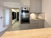 Prodej světlého bytu 1+kk s velkým balkonem a zděným sklepem (5 m) Rezidence Letňany, cena 6850000 CZK / objekt, nabízí 