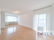 P8 Kobylisy, Chabařovická ul., slunný prostorný byt 4 + 1, s lodžií, 97 m2, 29.500 Kč/měsíc, cena 29500 CZK / objekt / měsíc, nabízí OPTUS Reality s.r.o.