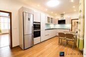 Prodej prostorného bytu 2+1 s terasou do vnitrobloku | 87 m | 1. NP | Praha 7 Holešovice, cena 12900000 CZK / objekt, nabízí 