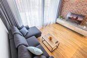 Kompletně vybavený byt 2+kk s terasou k pronájmu v centru Prahy - bez provize , cena 43400 CZK / objekt / měsíc, nabízí CTR Viktoria Center s.r.o.