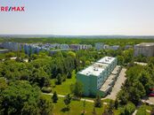 Byt 3+kk v zatepleném panelovém domě v klidné části s výhledem do zeleně na Praze 4, cena 8490000 CZK / objekt, nabízí Denisa Dřevěná