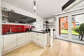Prodej bytu 1+kk 40 m2 s terasou 15 m2, zahrádkou 64 m2 a sklepem, Míšovická, Praha 5 - Zličín, cena 7000000 CZK / objekt, nabízí Nexus Reality s.r.o.
