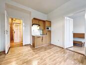 Klidný byt 2+kk po revitalizaci, 50 m2 s balkonem u metra B - Vysočanská, cena 19300 CZK / objekt / měsíc, nabízí Albion reality s r. o.