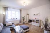Pěkný světlý nezař. 1+kk/34m2, Praha 8 - metro Kobylisy/Palmovka, cena 17000 CZK / objekt / měsíc, nabízí Albion reality s r. o.