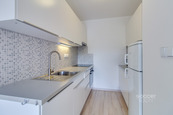 Prodej zrekonstruovaného bytu 2+kk, 47 m2, ul. Za Sídlištěm, Praha 4 - Komořany. , cena 6370000 CZK / objekt, nabízí Soccer Reality s.r.o.
