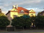 Exkluzivní polovina vily na pomezí Vinohrad a Strašnic - 241 m2 luxusu po kompletní rekonstrukci, cena 100000 CZK / objekt / měsíc, nabízí 