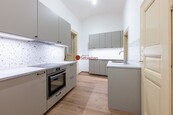 Pronájem zrekonstruovaného bytu 2+1, 59 m2 - Praha, Na Zderaze, cena 24900 CZK / objekt / měsíc, nabízí Reality Sebastian s.r.o.