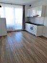 Dlouhodobý pronájem nezařízeného bytu 1 + kk, balkon, 31 m2, Nad přehradou, cena 17000 CZK / objekt / měsíc, nabízí Mgr. Jan Vodenka