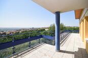 Pronájem bytu 5+kk 186 m2 s výhledem na celou Prahu, balkon, terasa, 4x ložníce, 2x koupelna, 2x gar, cena 50000 CZK / objekt / měsíc, nabízí Mgr. Jan Vodenka
