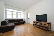 Prostorný 4+kk 96m2 s balkonem v blízkosti stanice metra I. P. Pavlova, Praha 2, výtah, cena 30000 CZK / objekt / měsíc, nabízí 