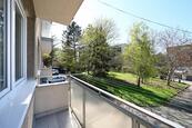 Nově rekonstruovaný, kompletně luxusně zařízený byt 2+1, 50m2 s balkonem, Praha 3, Jarov, Křivá ul., cena 22000 CZK / objekt / měsíc, nabízí Mgr. Jan Vodenka
