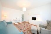 Nově rekonstruovaný, kompletně luxusně zařízený byt 2+1, 50m2 s balkonem, Praha 3, Jarov, Křivá ul., cena 22000 CZK / objekt / měsíc, nabízí Mgr. Jan Vodenka